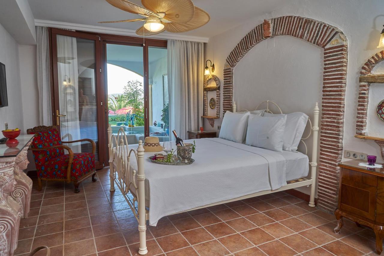 Villa Taraca Alacati Romantik Otel (Adults Only) Exterior photo